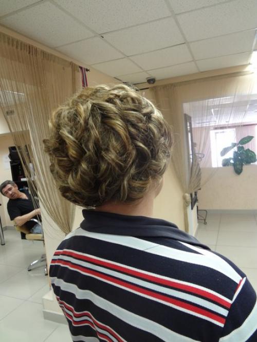 Работу над своим образом следует доверить хорошо себя зарекомендовавшим профессионалам. 02