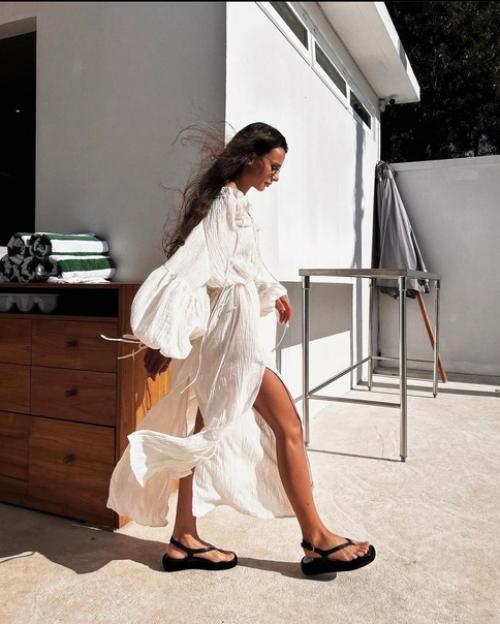 Мы ищем модель на съемку бренда домашней одежды, макияж нюд, прическа минималистичная - ухоженная, умение позировать. 02