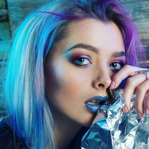 Милые девушки!  Я предлагаю сделать вам праздничный образ: вечерний макияж и роскошные локоны всего за 2000 рублей! 04