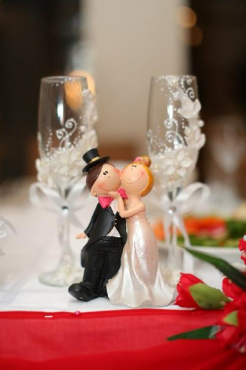 Зачем молодоженам свадебные бокалы для торжества: 01