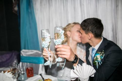 Зачем молодоженам свадебные бокалы для торжества: 03