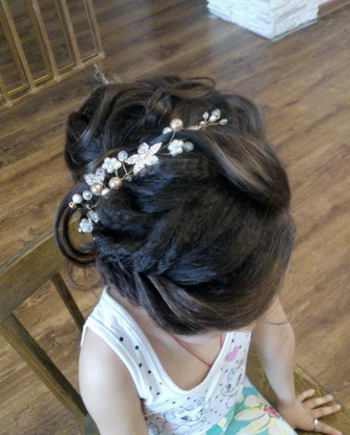 Девушки красавицы предлагаю для вас услуги визажиста, стилиста по прическам. 08