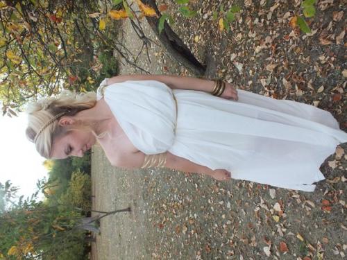 Новая группа парикмахеров 4 разряда сдает зачетную работу по теме моделирование волос. 03