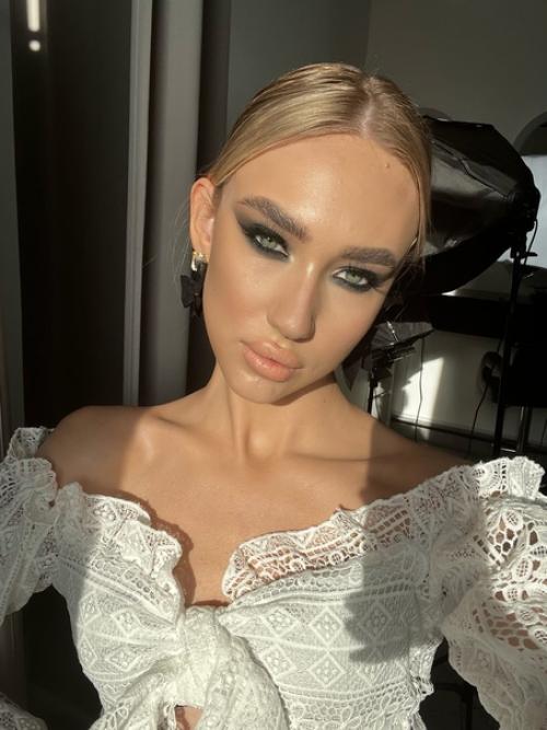 Ну и конечно же мы не забываем про макияж, и прически. 01