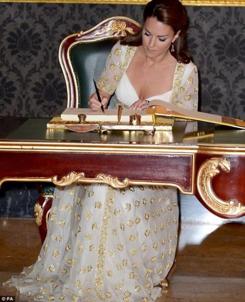 ТеорияRF.  Кэтрин и White tie. 02