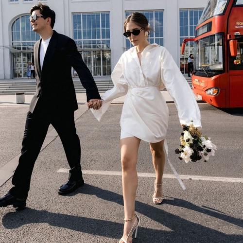 Вдохновляйтесь свадебными нарядами звездных муз и приходите к нам в студию. 03