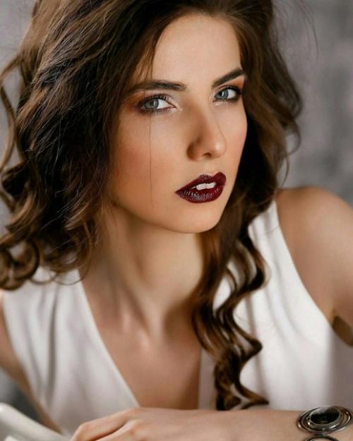 Милые девушки!  Я предлагаю сделать вам праздничный образ: вечерний макияж и роскошные локоны всего за 2000 рублей! 02