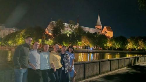 У меня нет потрясающей фигуры и нет плоского живота. 01