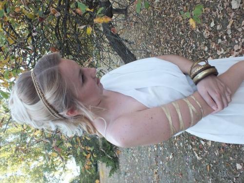 Новая группа парикмахеров 4 разряда сдает зачетную работу по теме моделирование волос. 01