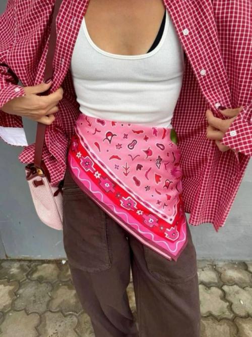 Яркие образы в ретро стиле - это не просто ностальгия по прошлому, а смелое заявление о самовыражении в настоящем. 04