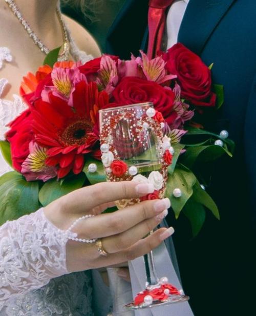 Зачем молодоженам свадебные бокалы для торжества: 04