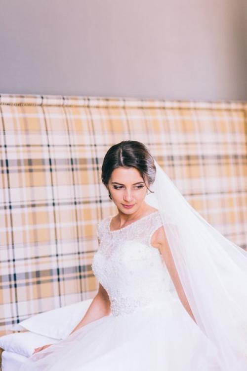 Милые невесты!  На осенний свадебный сезон по-прежнему запись на макияж ведется. 03