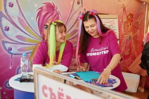 26 августа на Легко Фесте вместе с Gulli Girl триколор превратил девчонок в волшебниц. 06