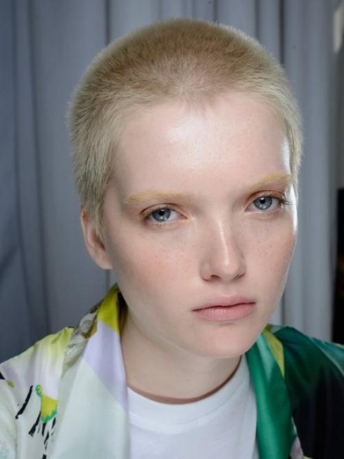 Короткие стрижки: пикси, боб и ёжик снова в моде. 02