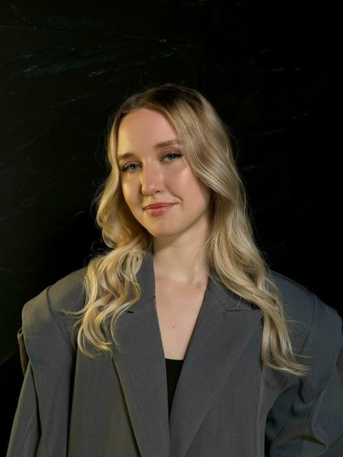 В нашем пространстве тишины и красоты появился новый человек - визажист и стилист по прическам София. 04