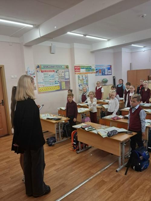 Рейд по проверке школьной формы в начальной школе прошел на отлично! 03