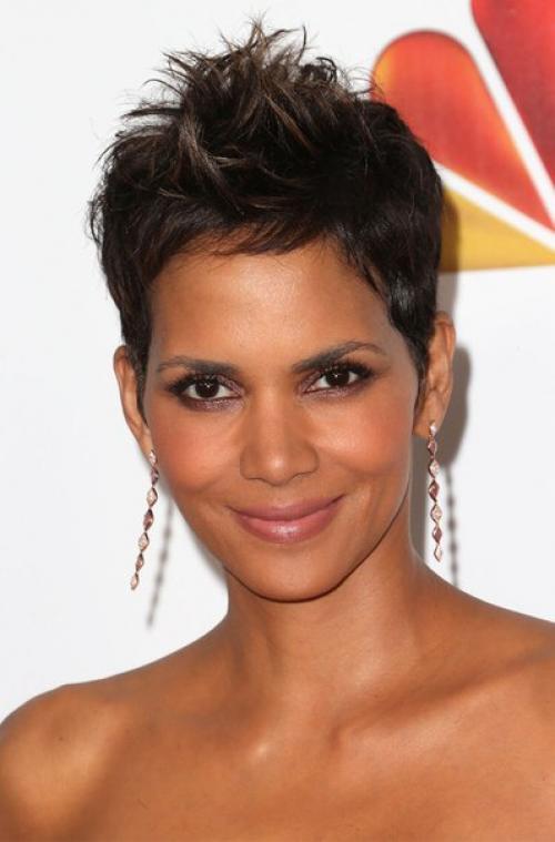 Короткие стрижки: пикси, боб и ёжик снова в моде. 09