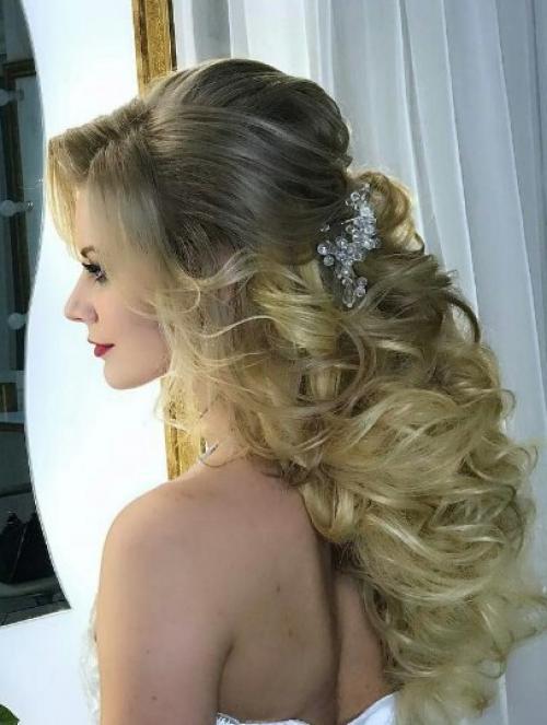 Наши мастера повторят и на ваших волосах любой образ, исполнят ваш каприз! 03