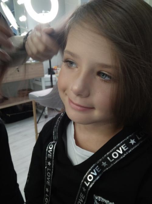 А вы знаете, что на каждой съемке у нас работает визажист - стилист! 01