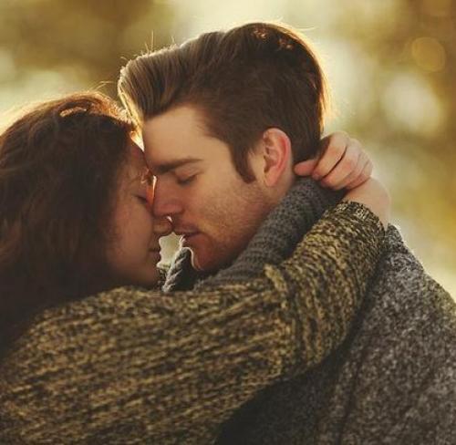 Многие женщины стремятся завоевать сердце понравившегося им мужчины сначала своими внешними данными. 02