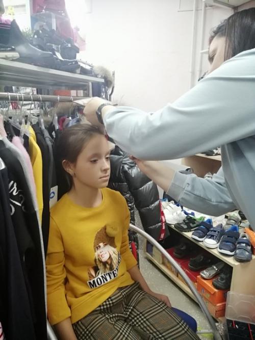 А вы знаете, что на каждой съемке у нас работает визажист - стилист! 08