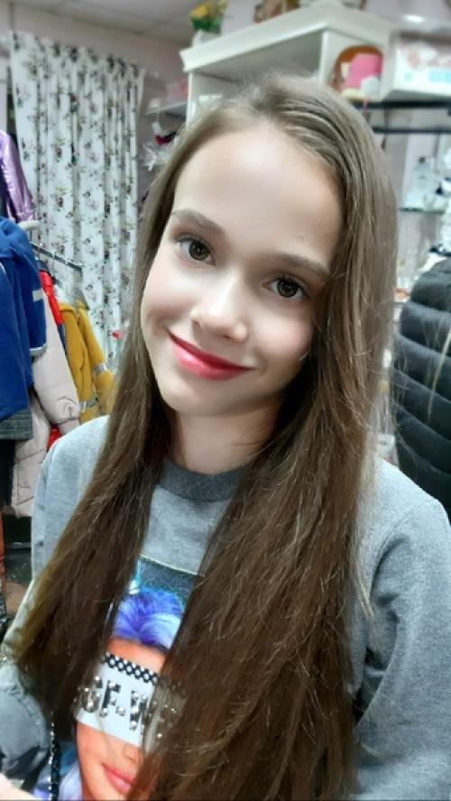 А вы знаете, что на каждой съемке у нас работает визажист - стилист! 07