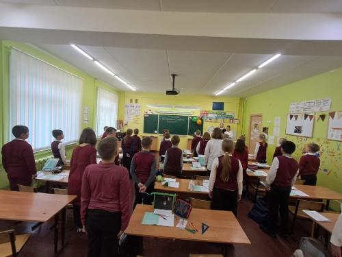 Рейд по проверке школьной формы в начальной школе прошел на отлично! 01