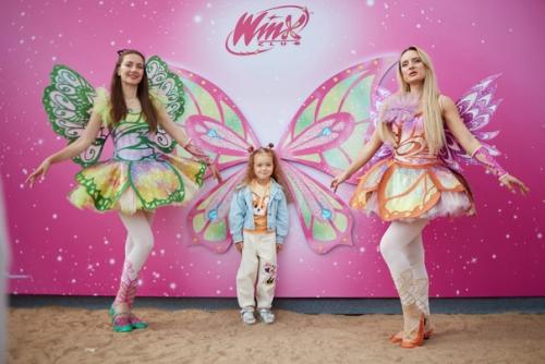 26 августа на Легко Фесте вместе с Gulli Girl триколор превратил девчонок в волшебниц. 03