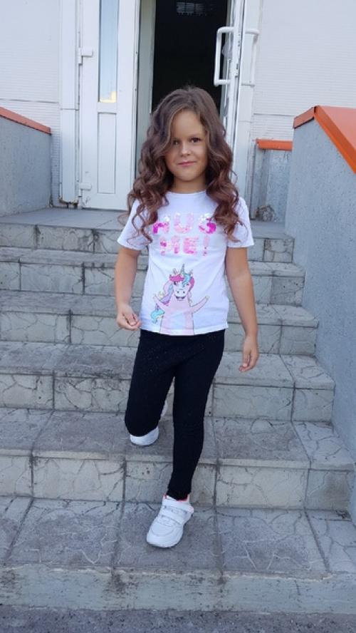 А вы знаете, что на каждой съемке у нас работает визажист - стилист! 04