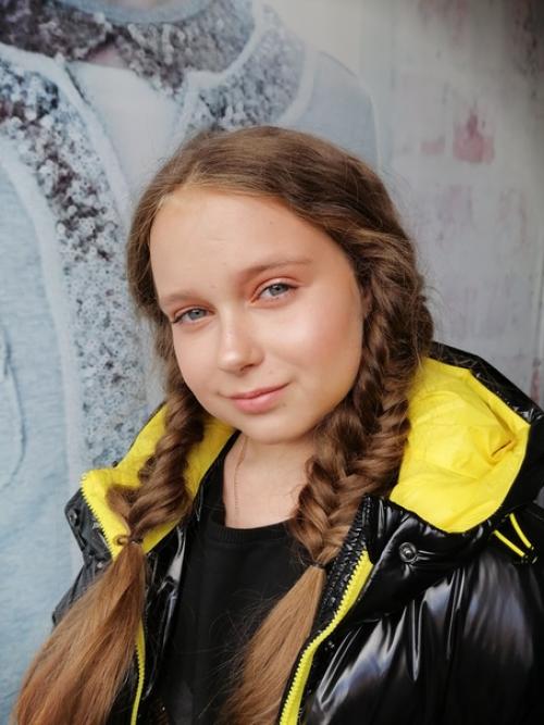 А вы знаете, что на каждой съемке у нас работает визажист - стилист! 06