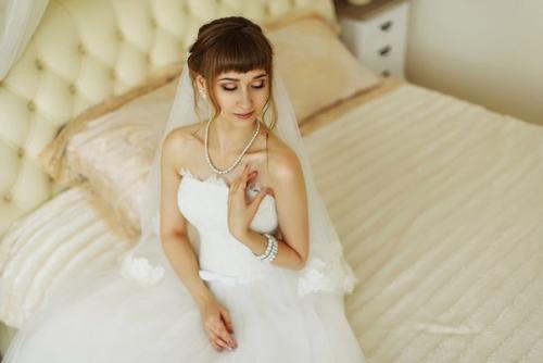 Не секрет, что невесты намного тщательнее готовятся к свадьбе. 06