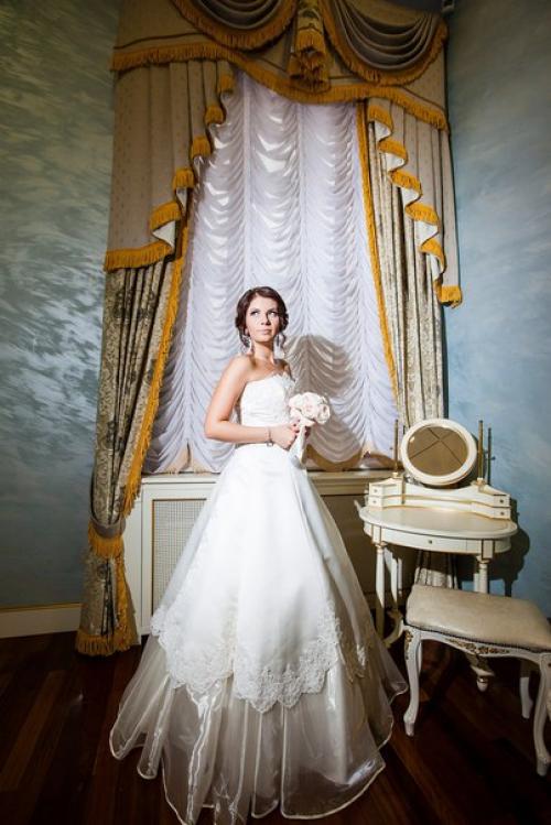 Дорогие невесты? Мы создаем прически любой сложности, профессиональный макияж для любого торжества. 03 Дорогие невесты? Мы создаем прически любой сложности, профессиональный макияж для любого торжества. 03