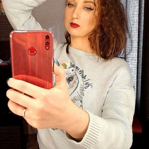 Лишь в том случае, если ты умеешь делать прическу, макияж, то это конечно хорошо. 02