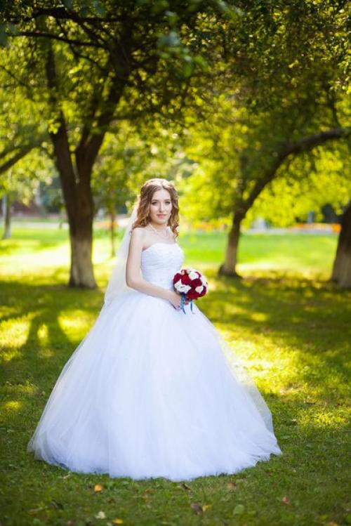 Дорогие невесты? Мы создаем прически любой сложности, профессиональный макияж для любого торжества. 07 Дорогие невесты? Мы создаем прически любой сложности, профессиональный макияж для любого торжества. 07