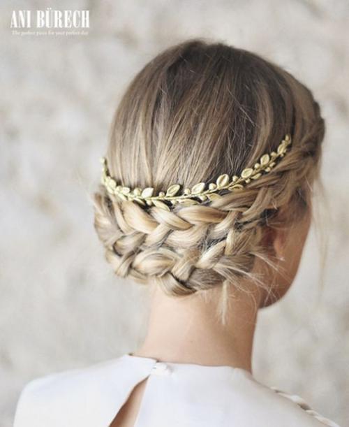 Важными составляющими стильного и модного образа невесты является прическа и макияж! 01