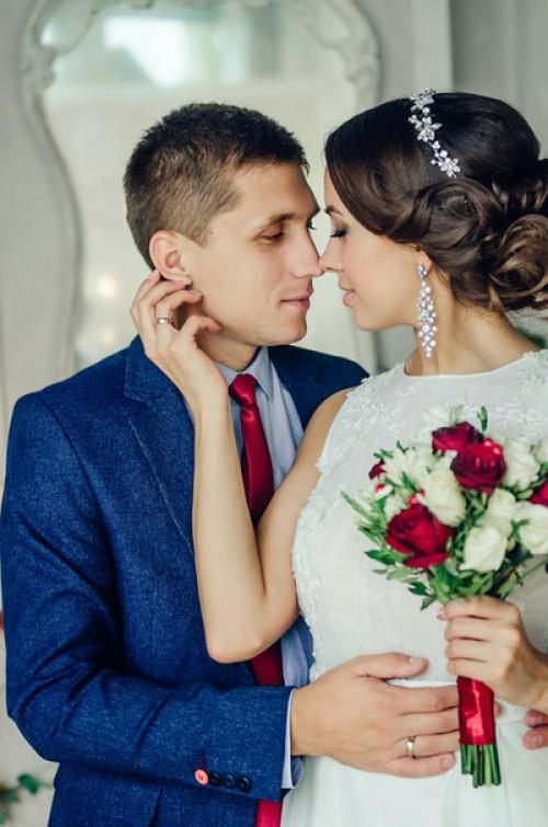 Я могу, предоставить любые услуги связанные с парикмахерским делом. 05