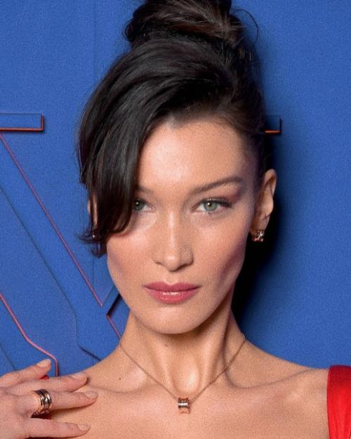 Недооценненный образ Беллы хадид на официальном вечере модного бренда Bvlgari в 2019. 01