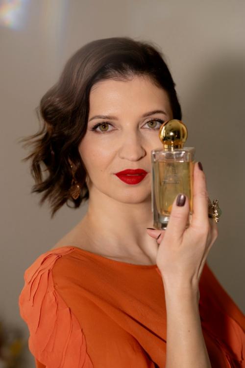 Парфюмерия это эмоции, красота, настроение и атмосфера.  