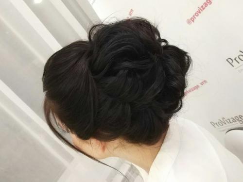 Дорогие мои девочки, меня зовут надежда кобцева, и я буду рада создать вам роскошный свадебный или вечерний образ! 04