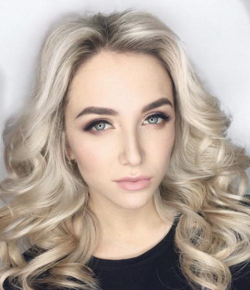 Дорогие красавицы?  Предлагаю вам свои услуги профессионального визажиста - стилиста по прическам. 08