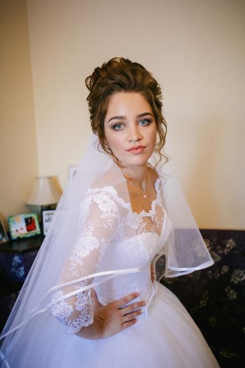 Дорогие невесты? Мы создаем прически любой сложности, профессиональный макияж для любого торжества. 05 Дорогие невесты? Мы создаем прически любой сложности, профессиональный макияж для любого торжества. 05