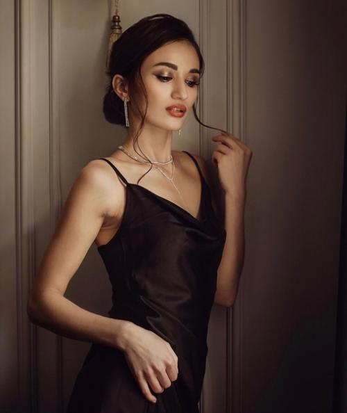 Элегантность, женственность, утонченность - этими словами можно описать идею данной сьемки. 01