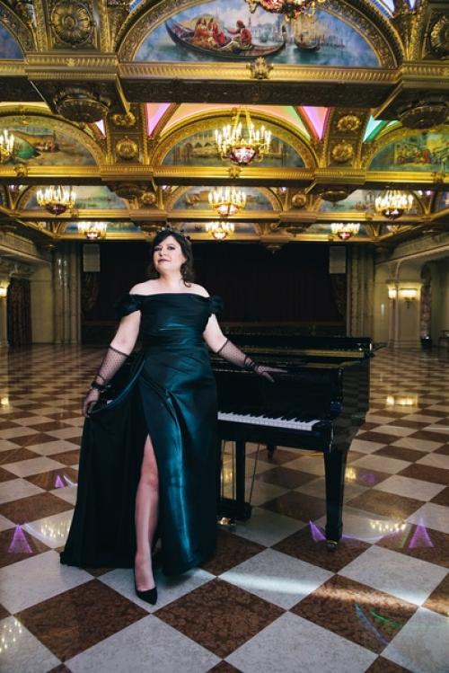 Команда Too Much создает уникальные фотопроекты и проводит стильные индивидуальные съемки. 05