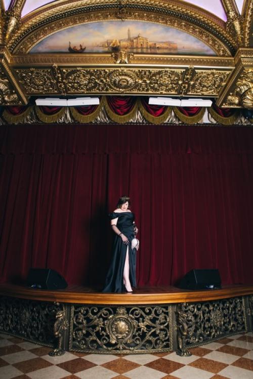 Команда Too Much создает уникальные фотопроекты и проводит стильные индивидуальные съемки. 03