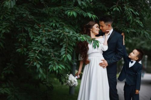 Дорогие невесты? Мы создаем прически любой сложности, профессиональный макияж для любого торжества. 02 Дорогие невесты? Мы создаем прически любой сложности, профессиональный макияж для любого торжества. 02