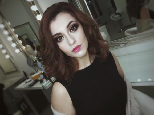 Дорогие мои девочки, меня зовут надежда кобцева, и я буду рада создать вам роскошный свадебный или вечерний образ! 03