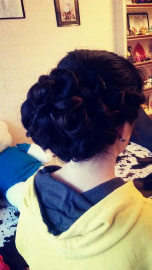 Здравствуйте. Предлагаю услуги визажиста - парикмахера. 05