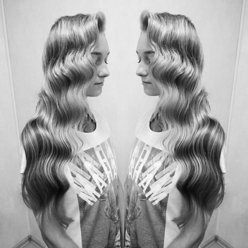 Добрый день!  Меня зовут Александра - я стилист, парикмахер, визажист. 04