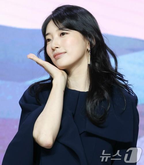 021025: думаю, что Сюзи больше идет без челки. 05 021025: думаю, что Сюзи больше идет без челки. 05