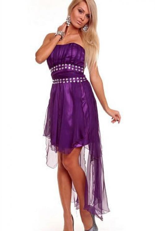 Большинство девушек предпочитает надевать лиловое платье на вечерние торжества, чтобы быть ярче и изысканнее. 01